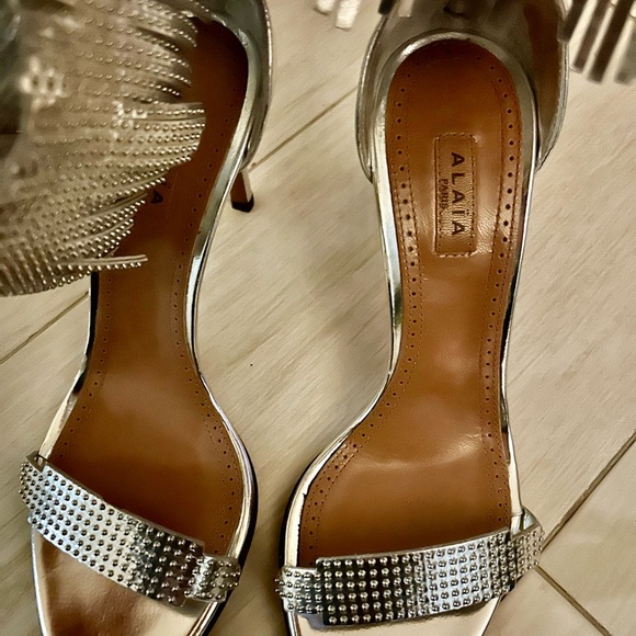ALAIA silver cuffed heels- New - Picture 3 of 4